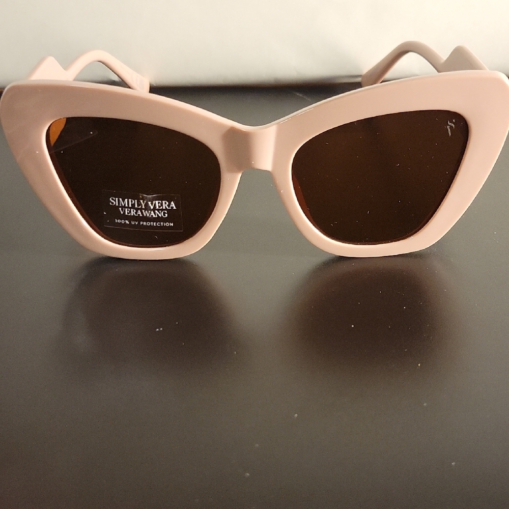 Simply Vera Wang Cat Eye UV Sunglassed